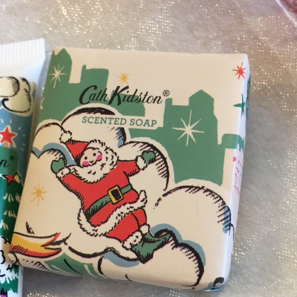 Cath Kidston Beauty Treats Holiday Sampler NWOT Mini Fizzer Soap Lip Balm Trio - Picture 3 of 15
